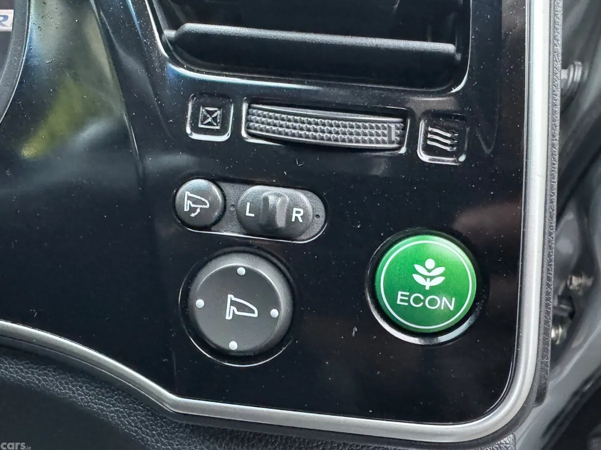 Honda Grace Saloon, Petrol Hybrid, 2015, Silver