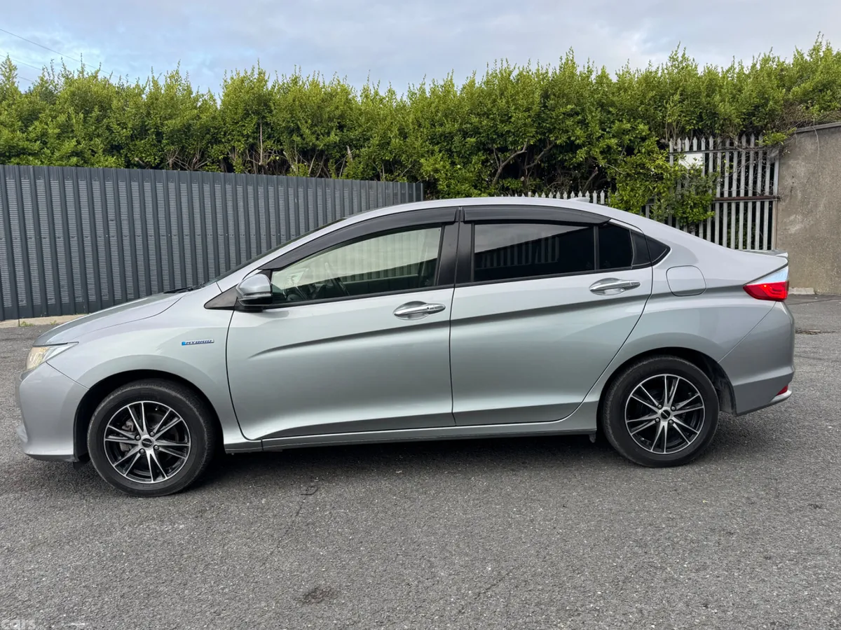 Honda Grace Saloon, Petrol Hybrid, 2015, Silver