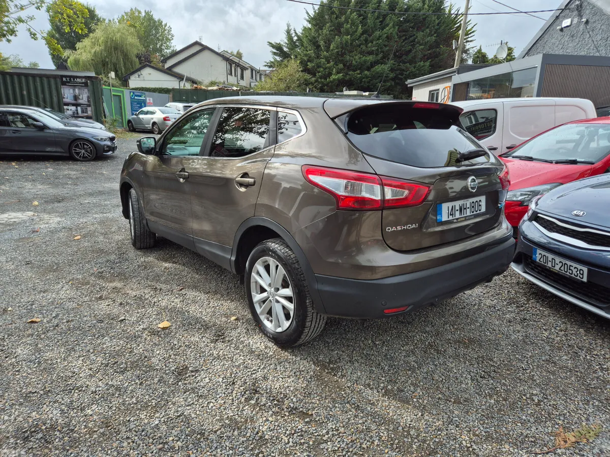 Nissan Qashqai Hatchback, Diesel, 2014, Beige