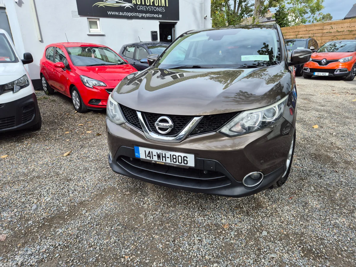 Nissan Qashqai Hatchback, Diesel, 2014, Beige