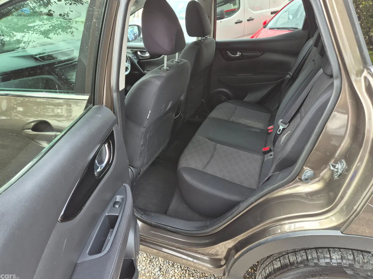 Nissan Qashqai Hatchback, Diesel, 2014, Beige