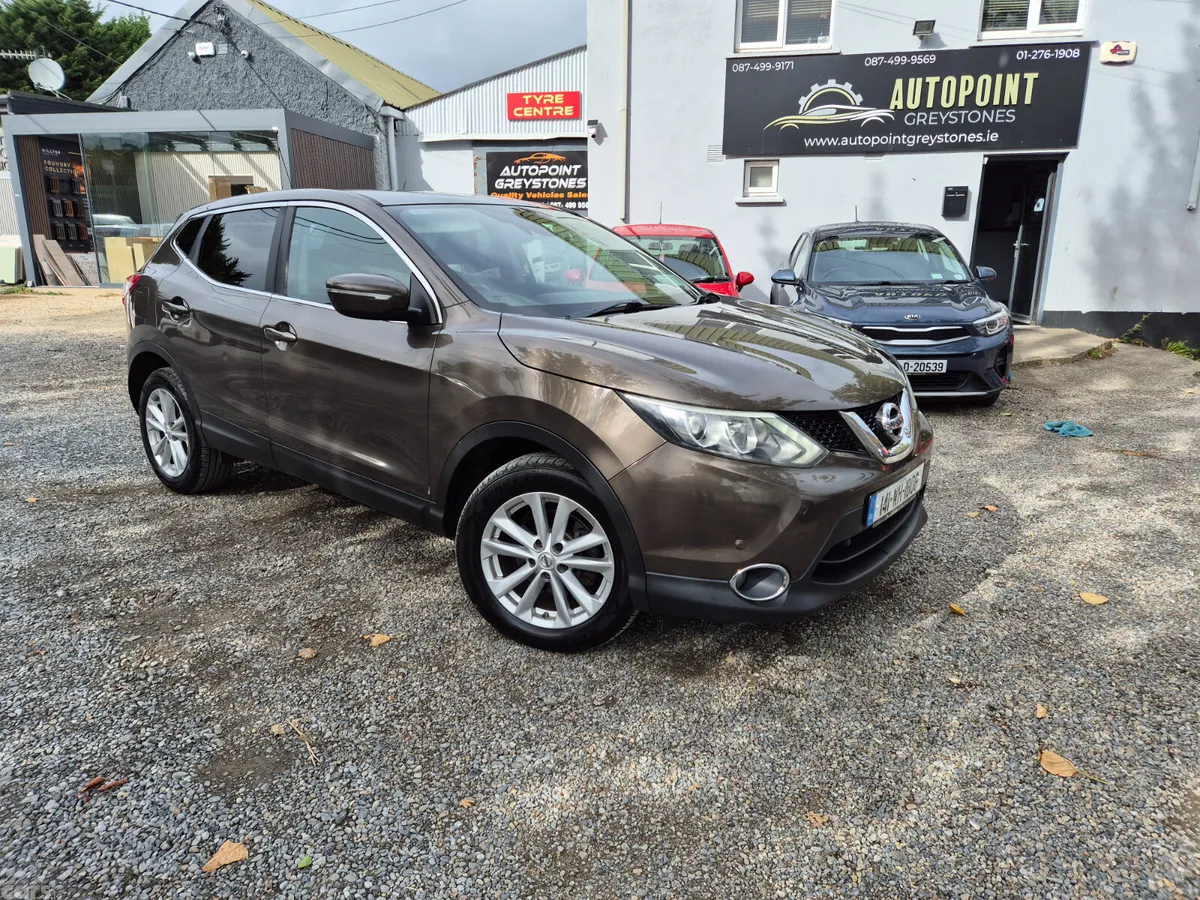 Nissan Qashqai Hatchback, Diesel, 2014, Beige