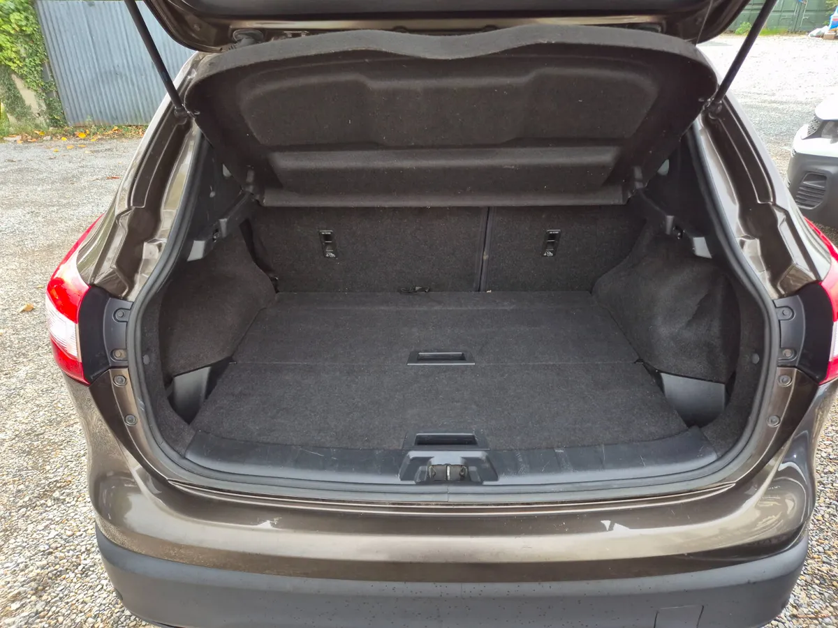 Nissan Qashqai Hatchback, Diesel, 2014, Beige