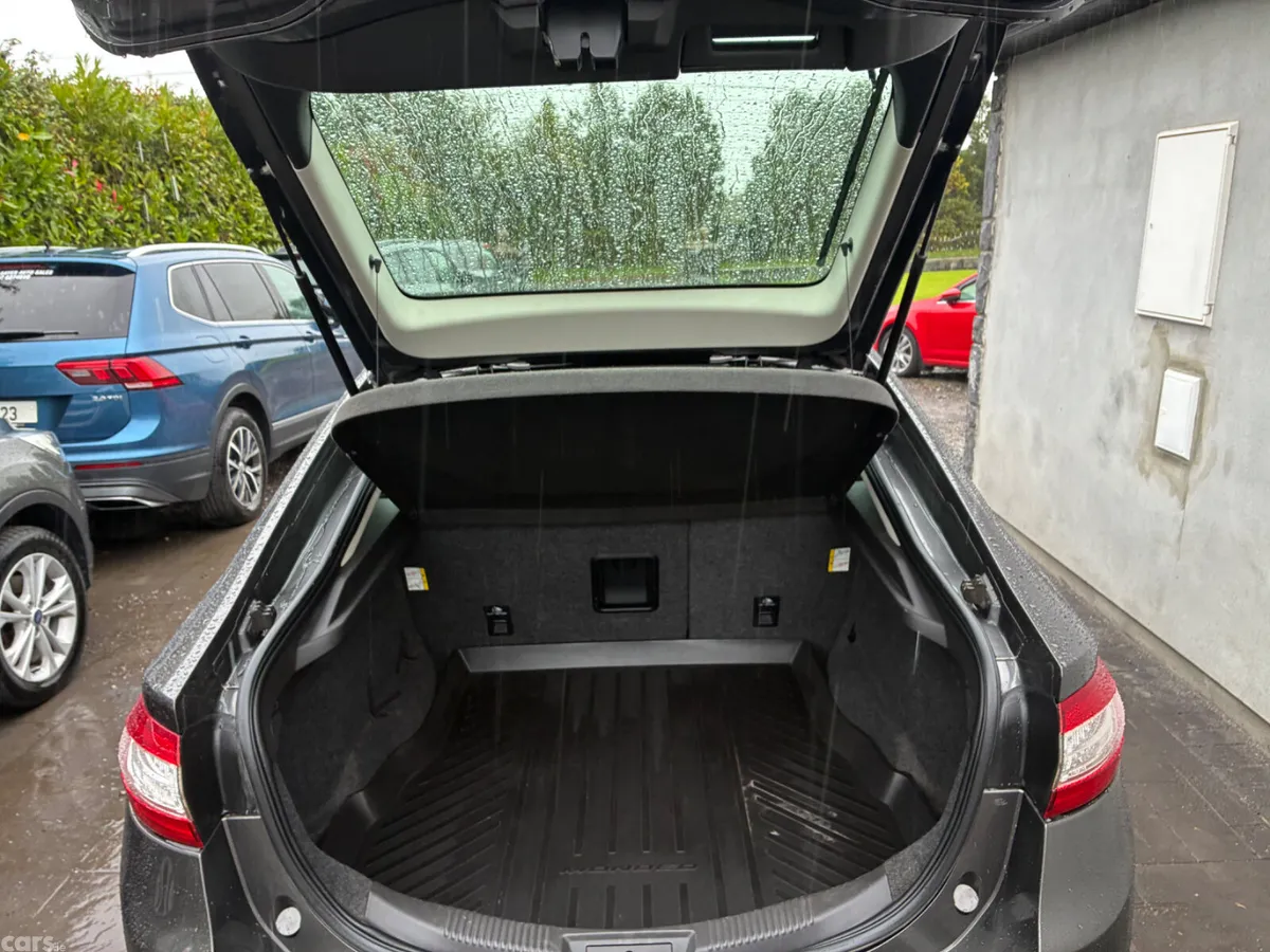 Ford Mondeo Hatchback, Diesel, 2017, Grey