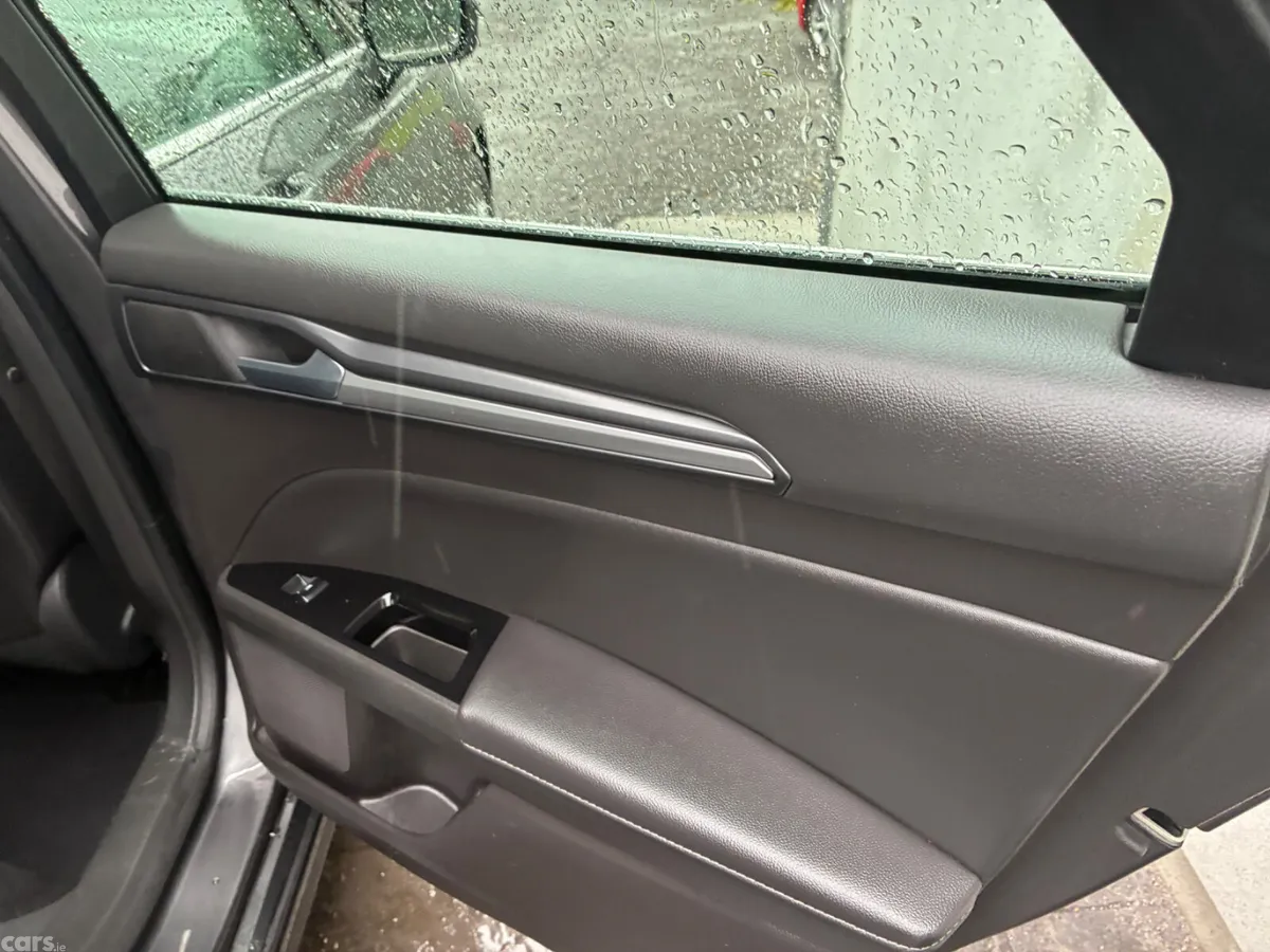 Ford Mondeo Hatchback, Diesel, 2017, Grey