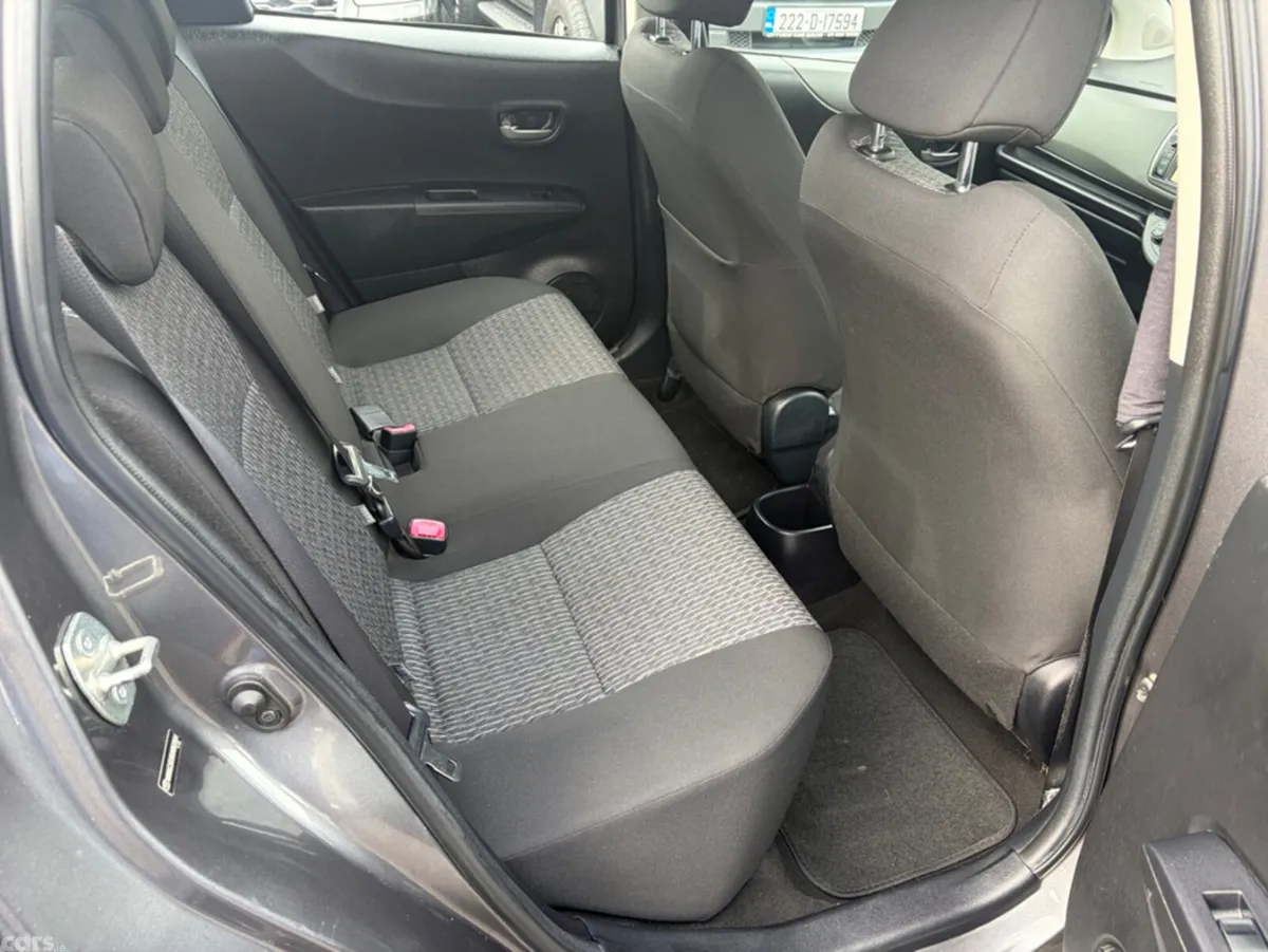 Toyota Yaris Hatchback, Diesel, 2014, Grey
