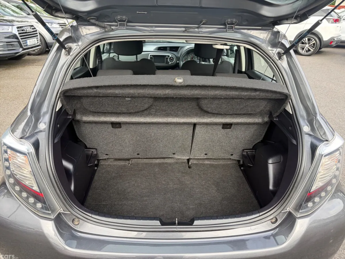 Toyota Yaris Hatchback, Diesel, 2014, Grey