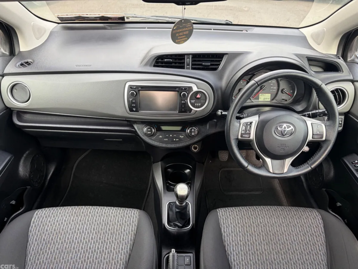 Toyota Yaris Hatchback, Diesel, 2014, Grey