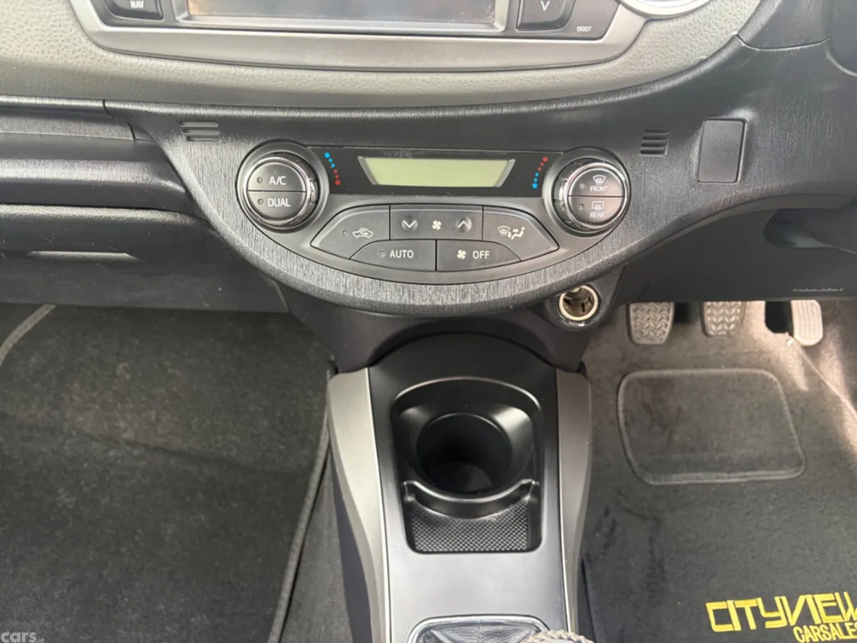 Toyota Yaris Hatchback, Diesel, 2014, Grey