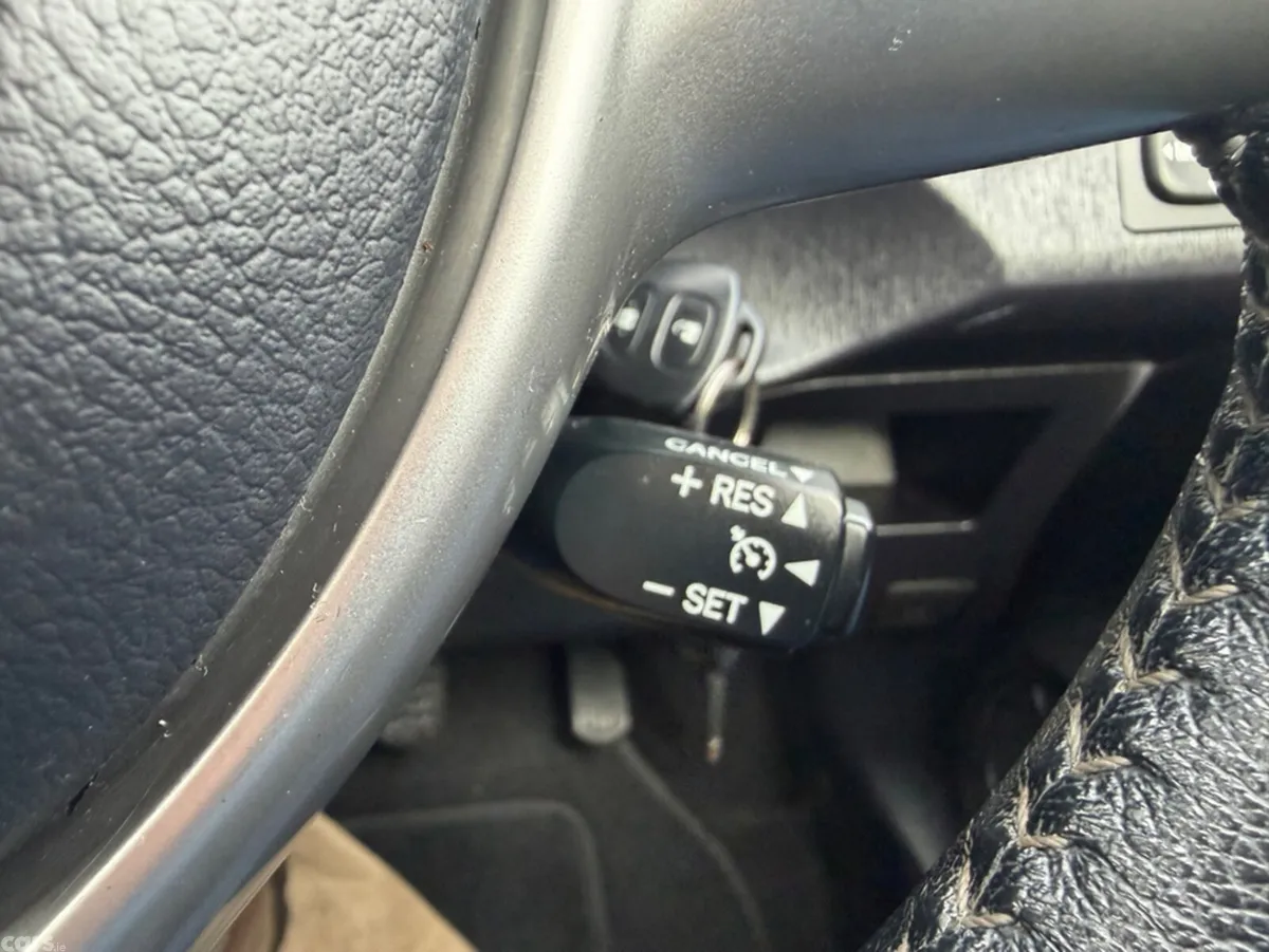 Toyota Yaris Hatchback, Diesel, 2014, Grey