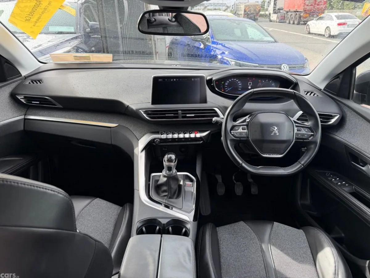 Peugeot 5008 MPV, Petrol, 2018, Grey