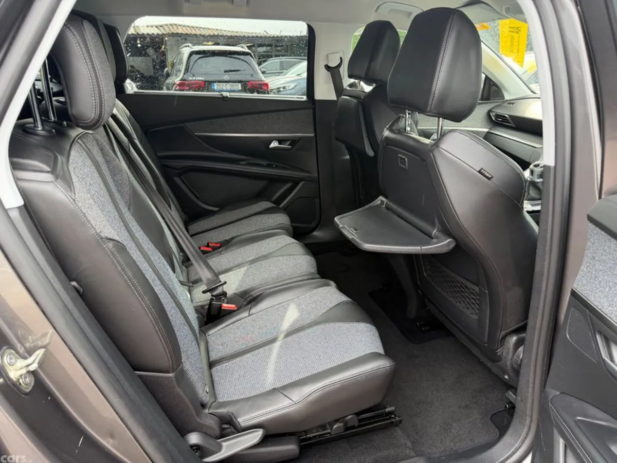 Peugeot 5008 MPV, Petrol, 2018, Grey