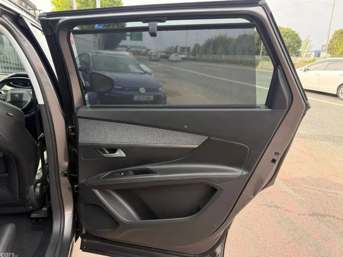 Peugeot 5008 MPV, Petrol, 2018, Grey