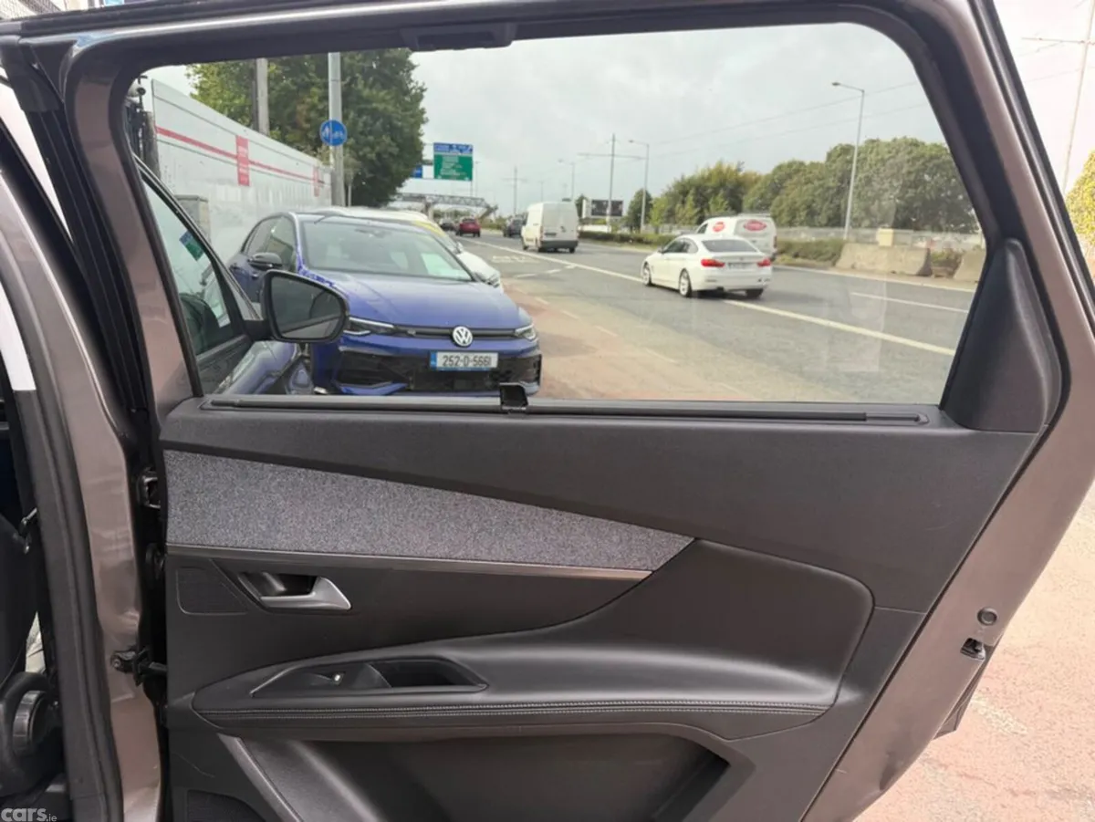 Peugeot 5008 MPV, Petrol, 2018, Grey