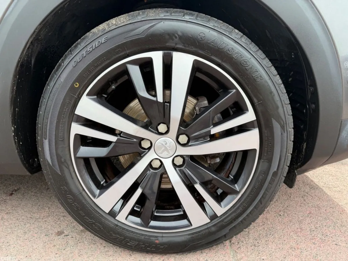 Peugeot 5008 MPV, Petrol, 2018, Grey