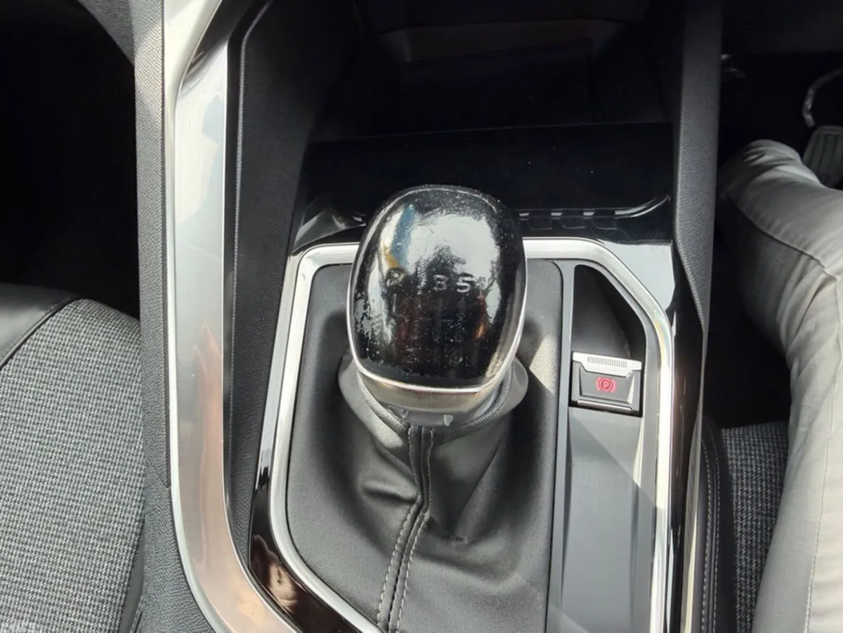 Peugeot 5008 MPV, Petrol, 2018, Grey