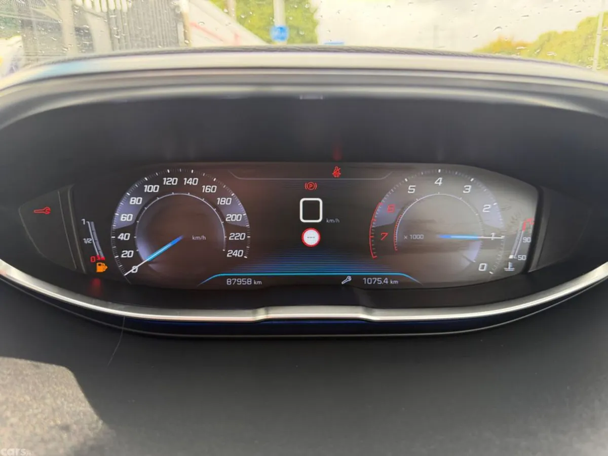 Peugeot 5008 MPV, Petrol, 2018, Grey