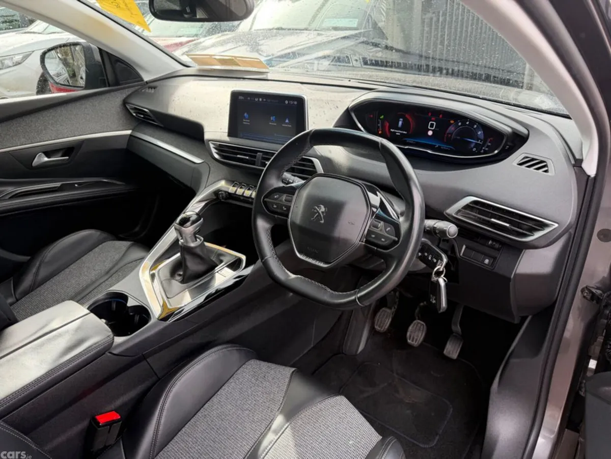 Peugeot 5008 MPV, Petrol, 2018, Grey