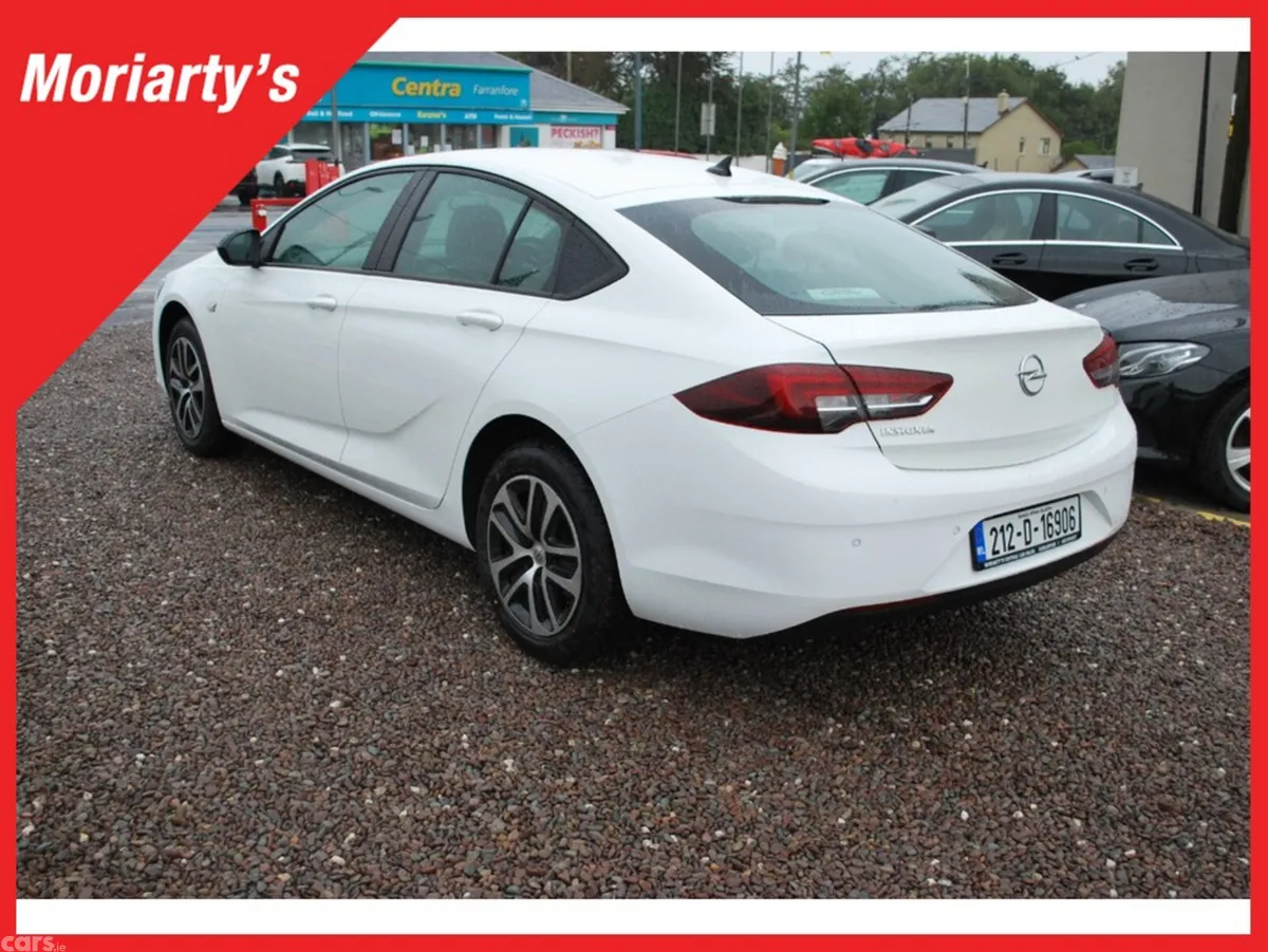 Opel Insignia Hatchback, Diesel, 2021, White