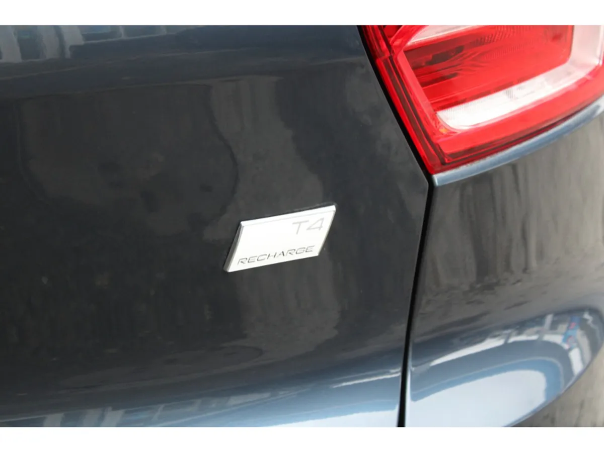 Volvo XC40 SUV, Petrol Plug-in Hybrid, 2021, Blue