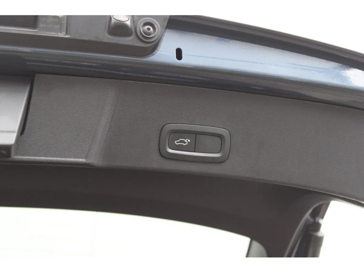 Volvo XC40 SUV, Petrol Plug-in Hybrid, 2021, Blue
