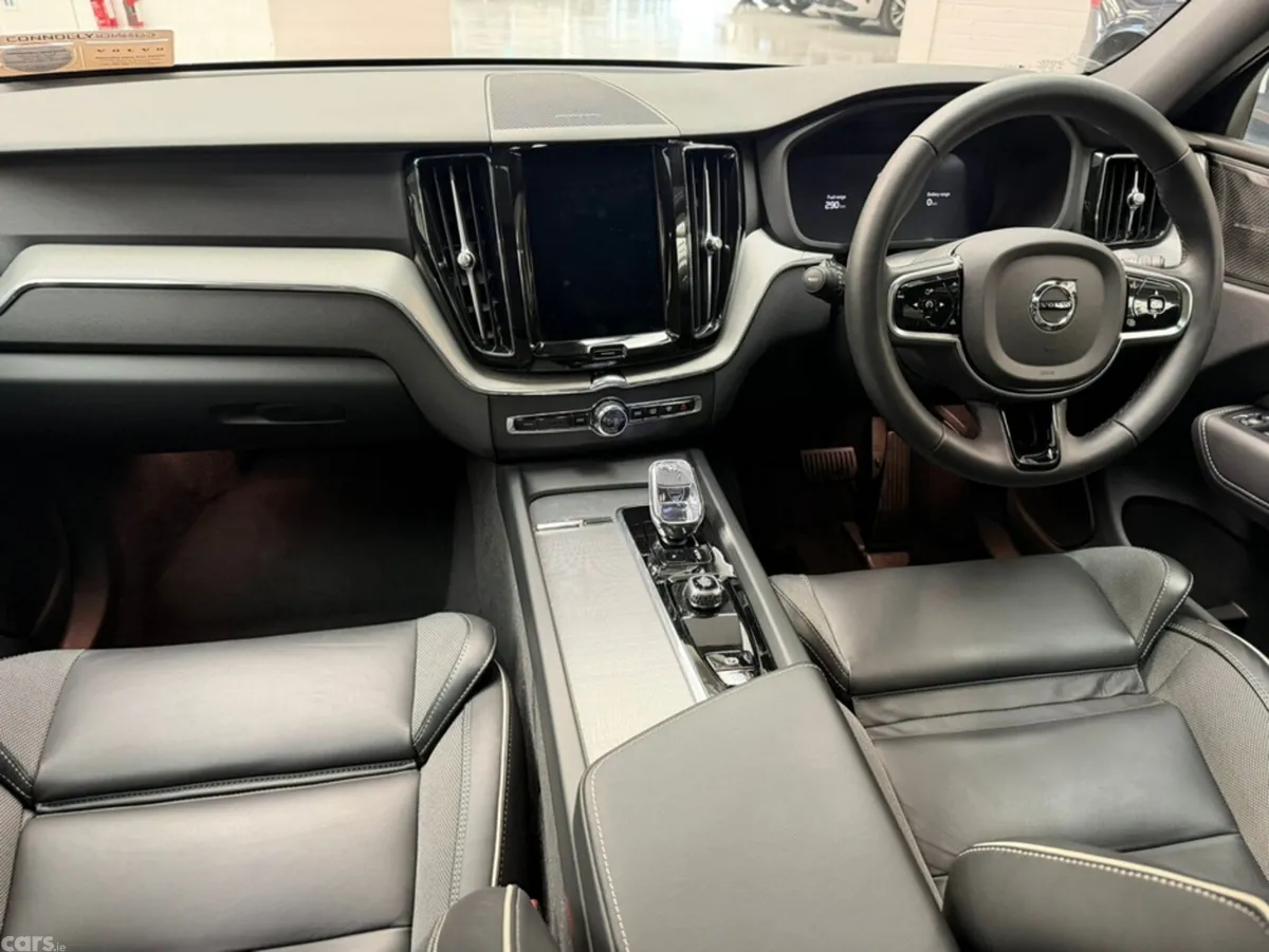 Volvo XC60 SUV, Petrol Plug-in Hybrid, 2024, Blue