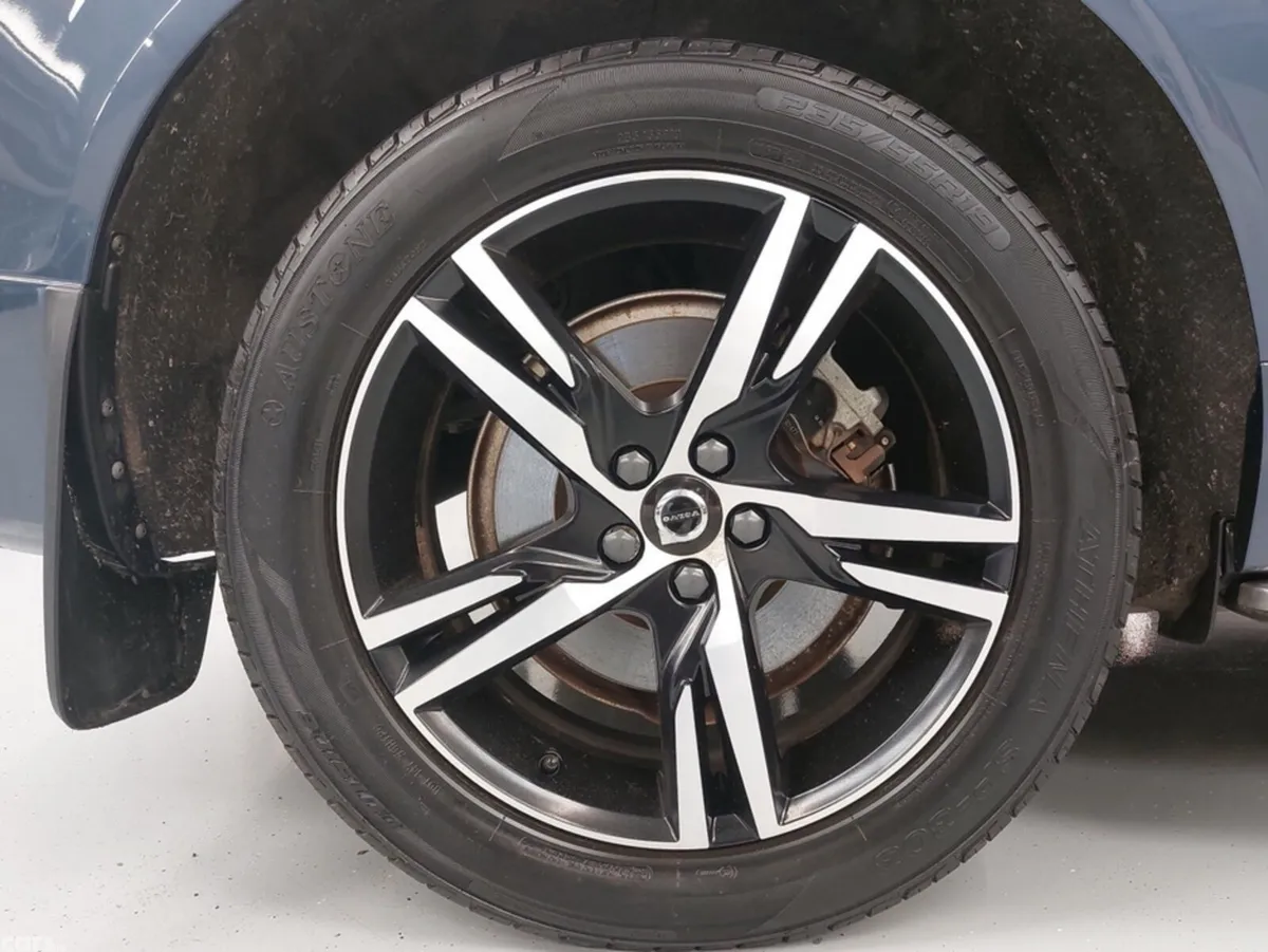 Volvo XC60 SUV, Petrol Plug-in Hybrid, 2023, Blue
