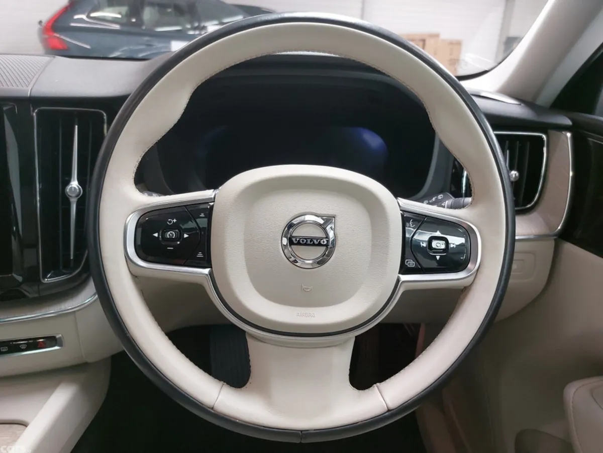 Volvo XC60 SUV, Petrol Plug-in Hybrid, 2023, Blue