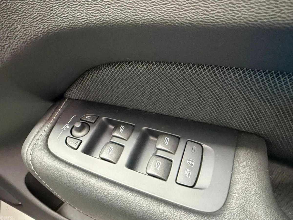Volvo XC60 SUV, Petrol Plug-in Hybrid, 2024, Blue
