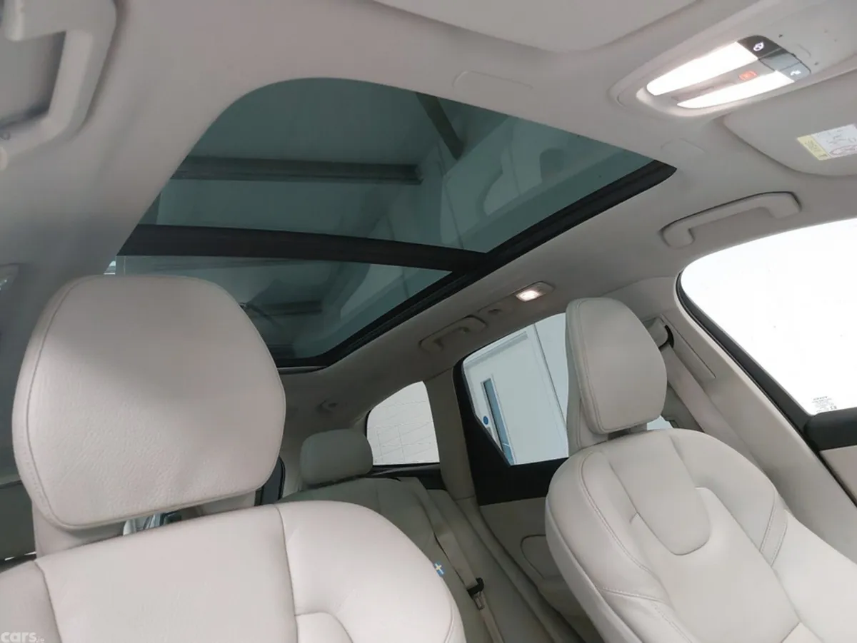 Volvo XC60 SUV, Petrol Plug-in Hybrid, 2023, Blue