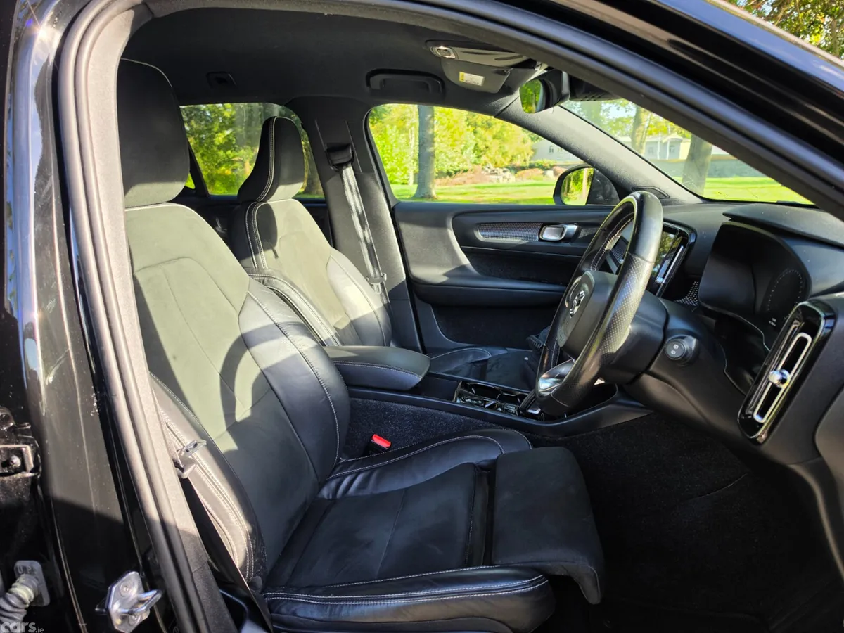 Volvo XC40 Estate, Petrol Plug-in Hybrid, 2021, Black