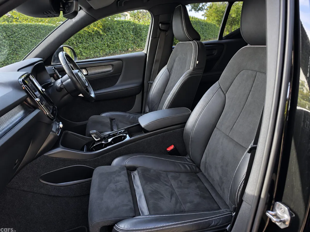 Volvo XC40 Estate, Petrol Plug-in Hybrid, 2021, Black