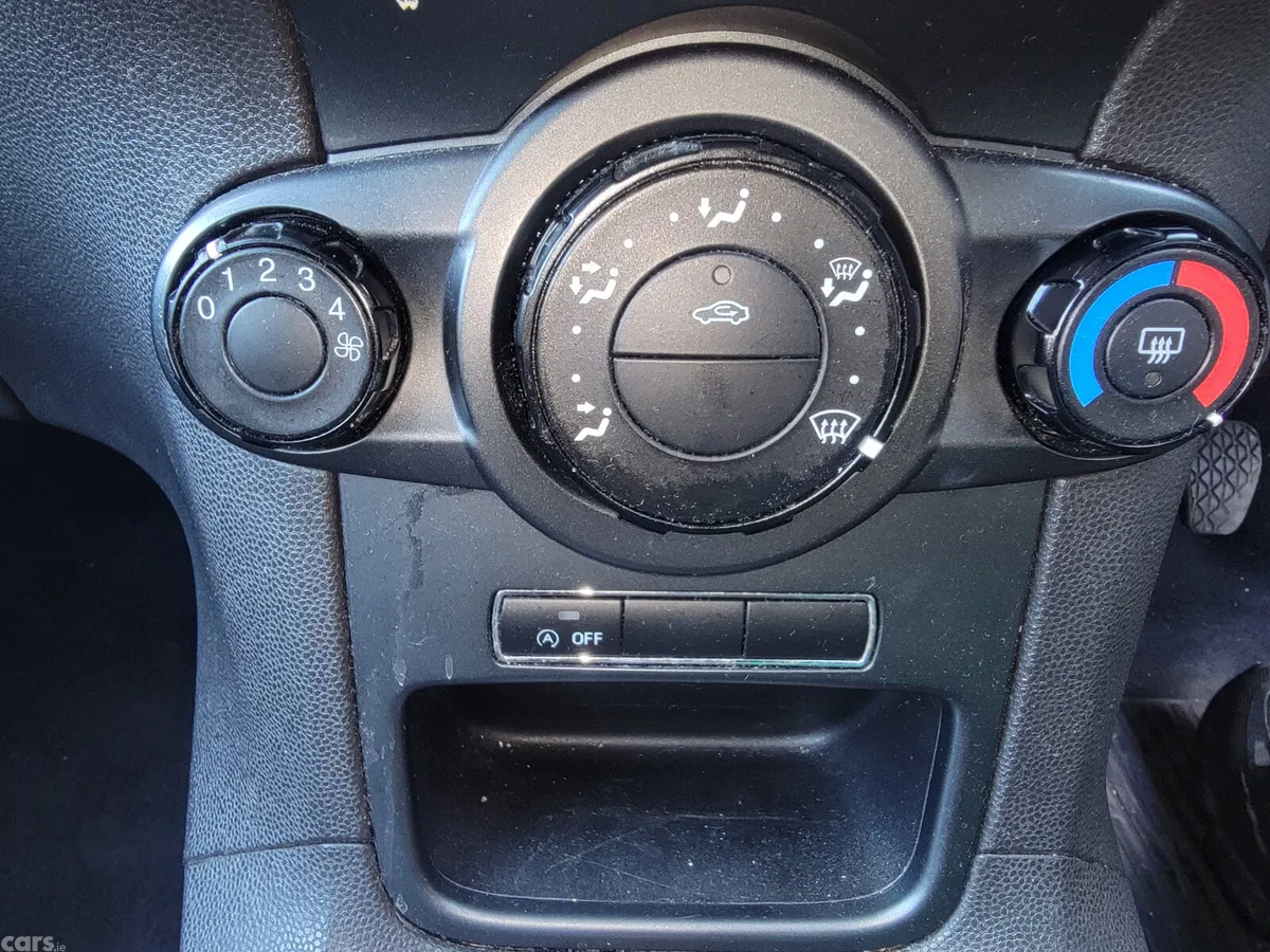 Ford Fiesta Hatchback, Petrol, 2014, Blue
