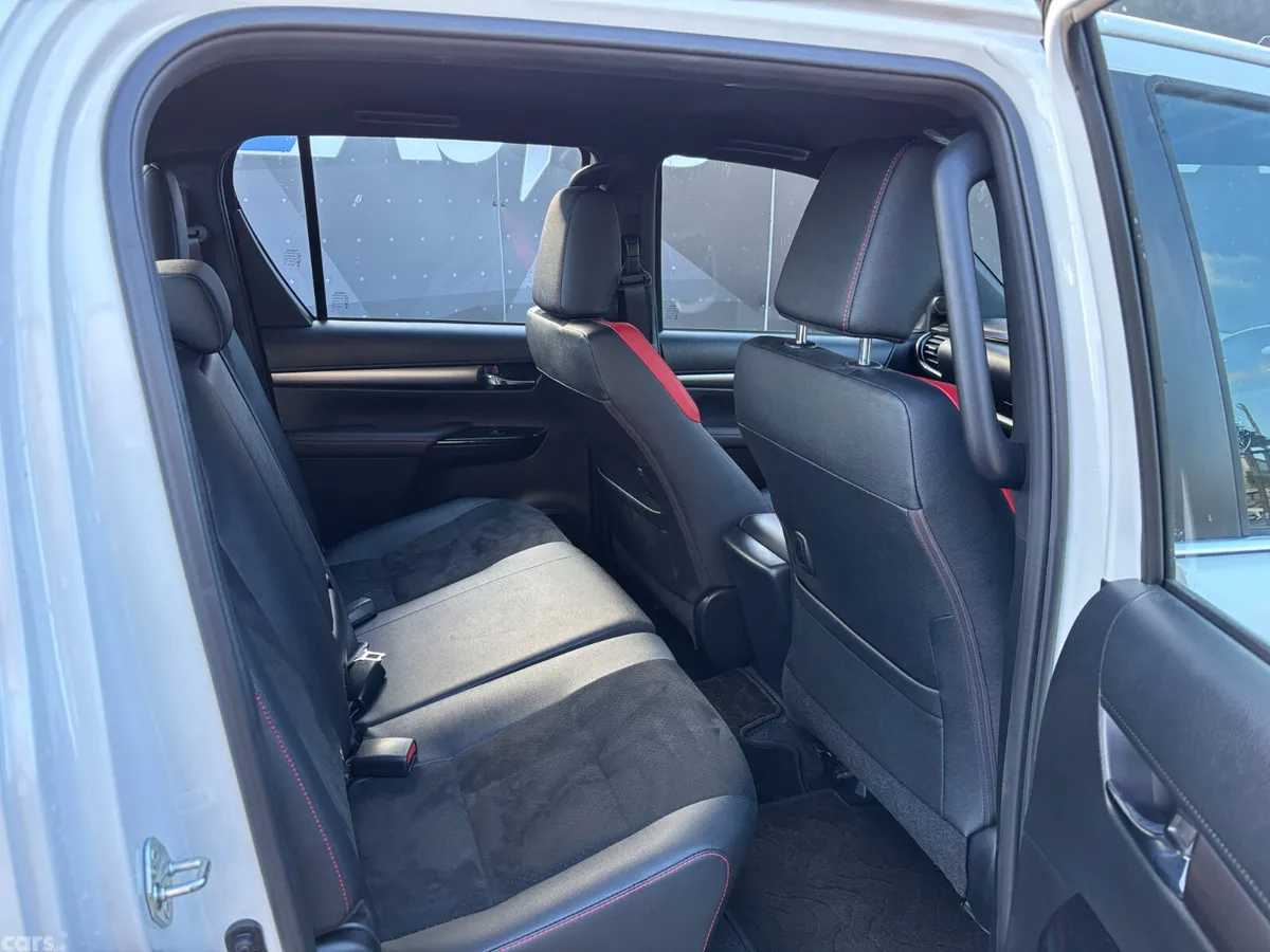 Toyota Hilux Pick Up, Diesel, 2024, White