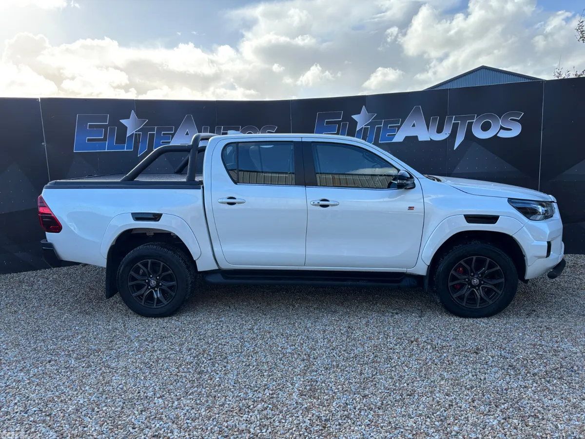 Toyota Hilux Pick Up, Diesel, 2024, White