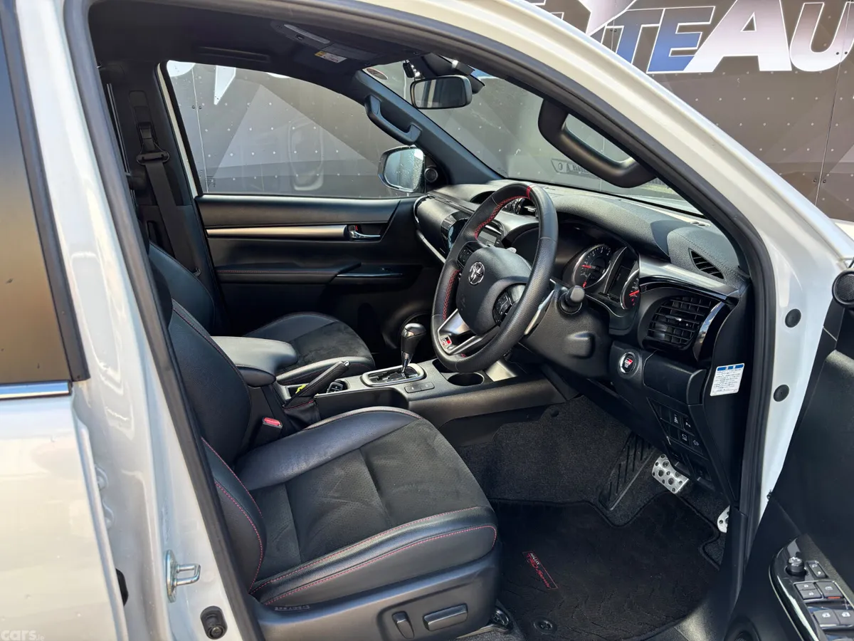 Toyota Hilux Pick Up, Diesel, 2024, White
