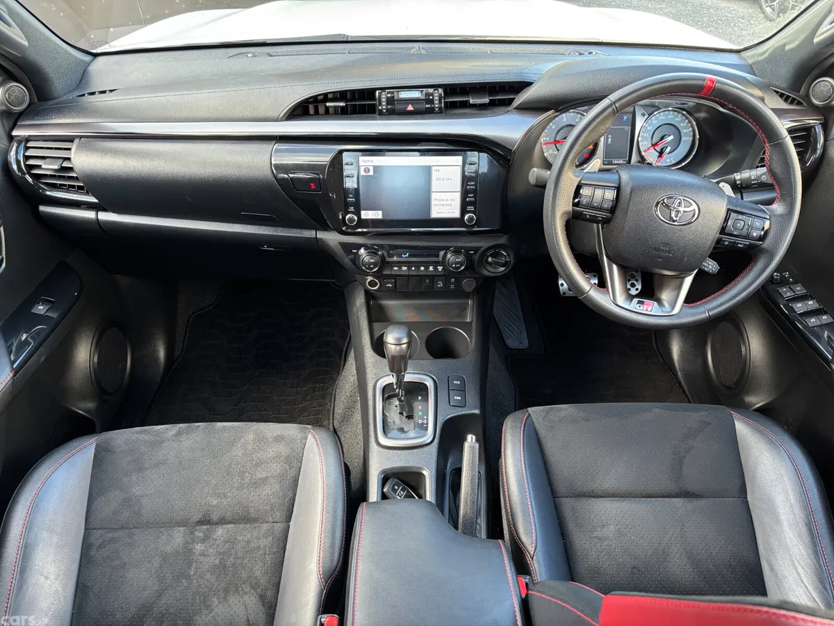 Toyota Hilux Pick Up, Diesel, 2024, White