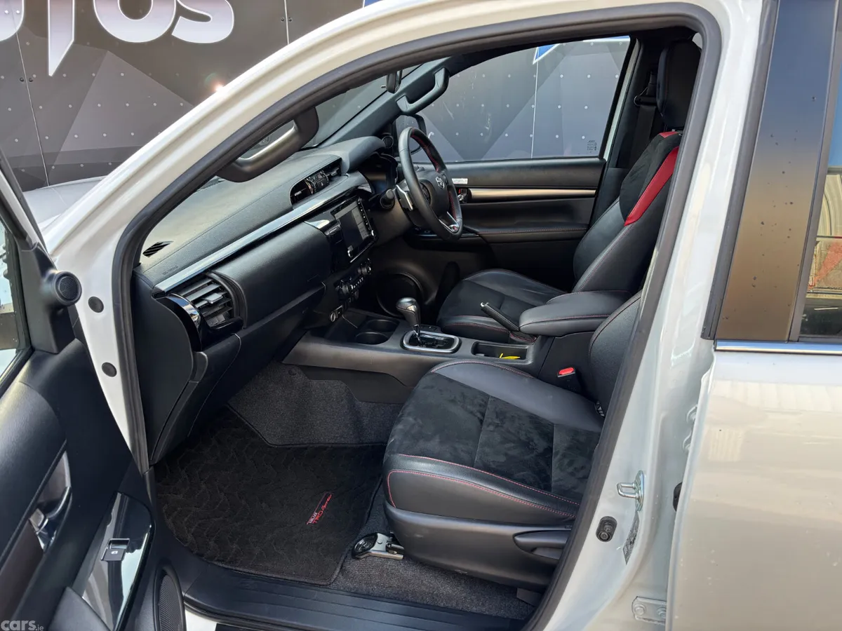 Toyota Hilux Pick Up, Diesel, 2024, White