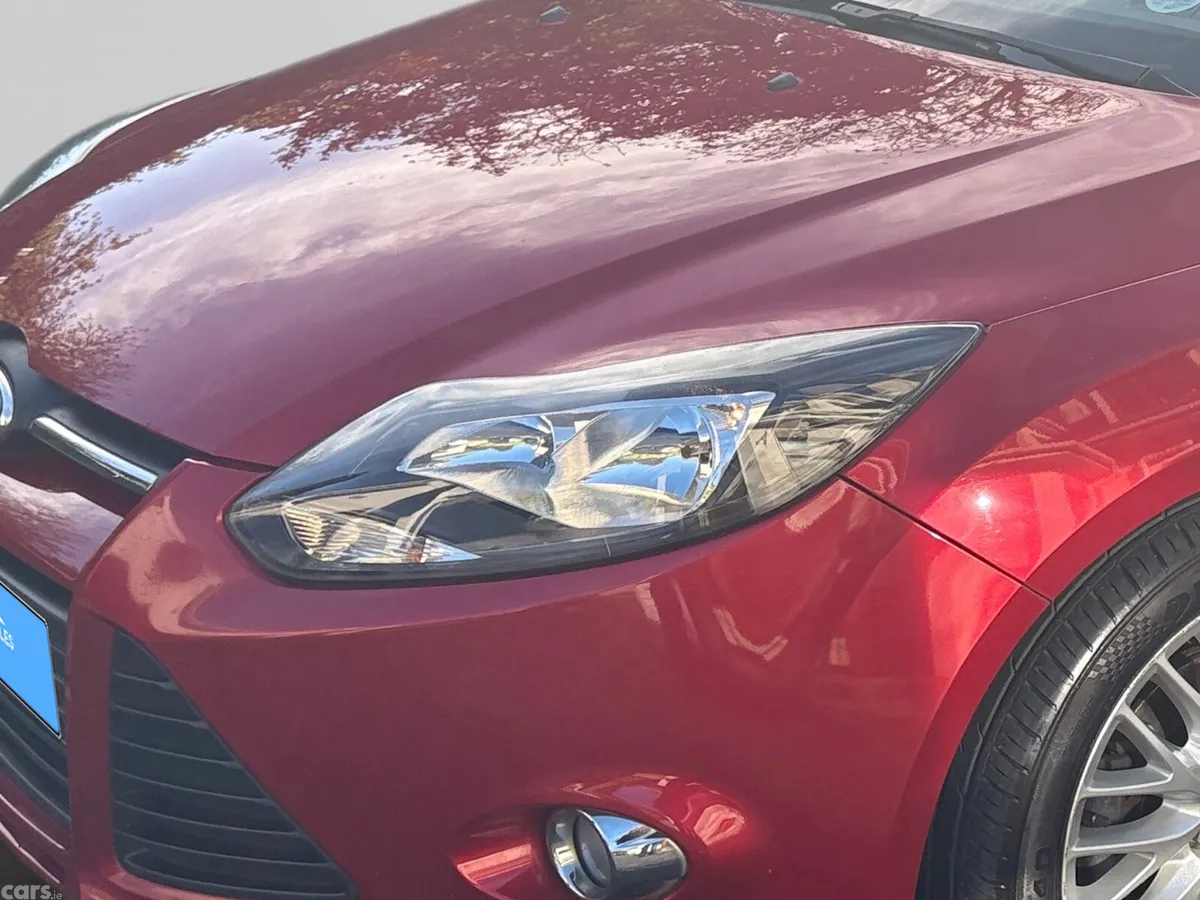 Ford Focus Hatchback, Petrol, 2013, Red