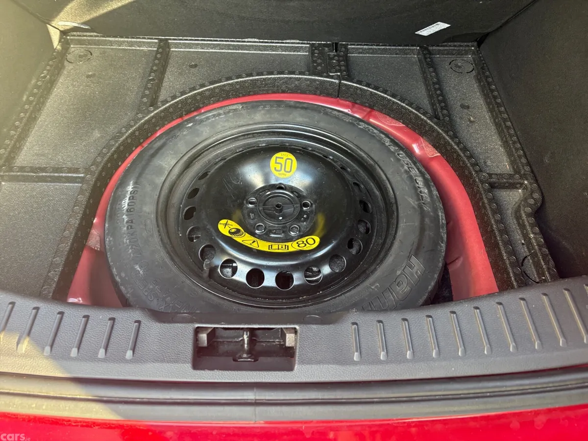 Ford Focus Hatchback, Petrol, 2013, Red