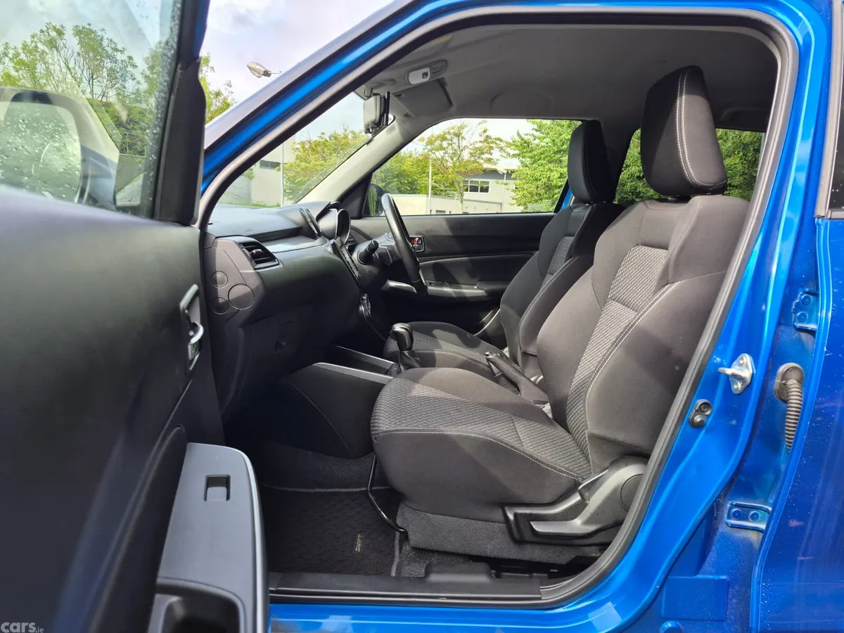 Suzuki Swift Hatchback, Petrol, 2017, Blue