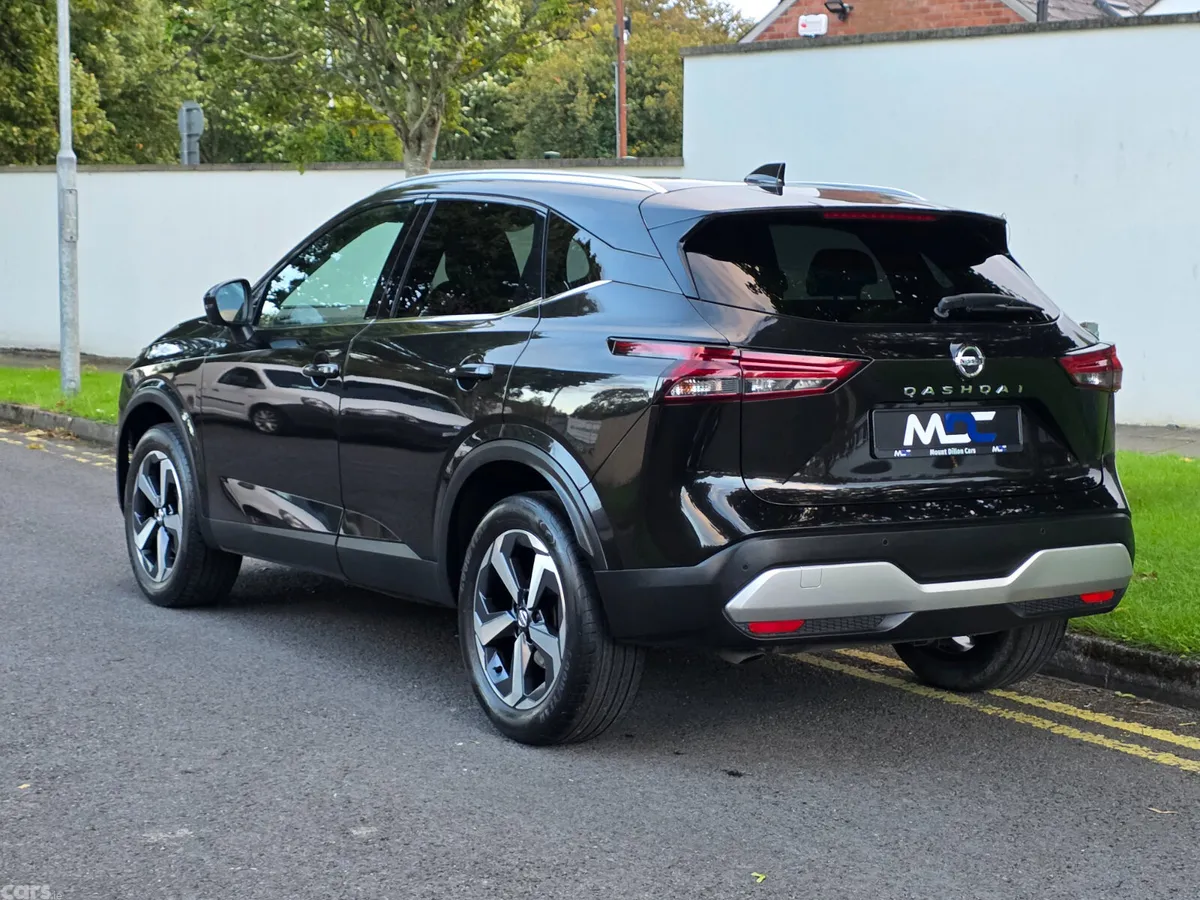Nissan Qashqai MPV, Petrol, 2021, Black