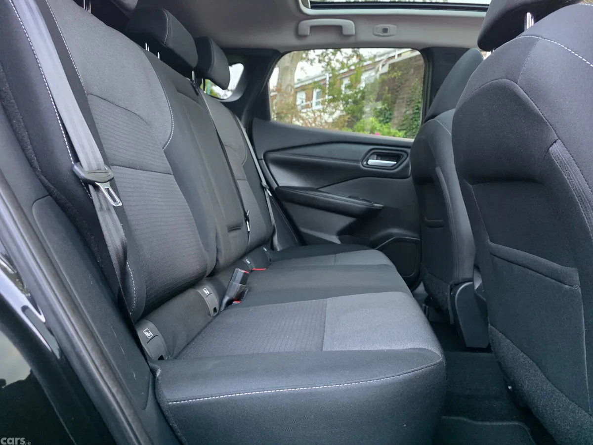 Nissan Qashqai MPV, Petrol, 2021, Black