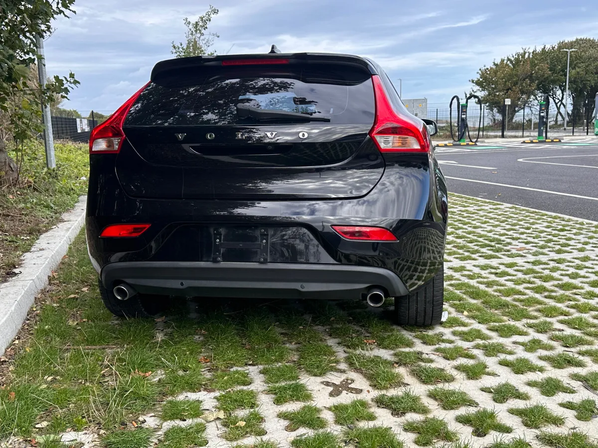 Volvo V40 Hatchback, Diesel, 2018, Black
