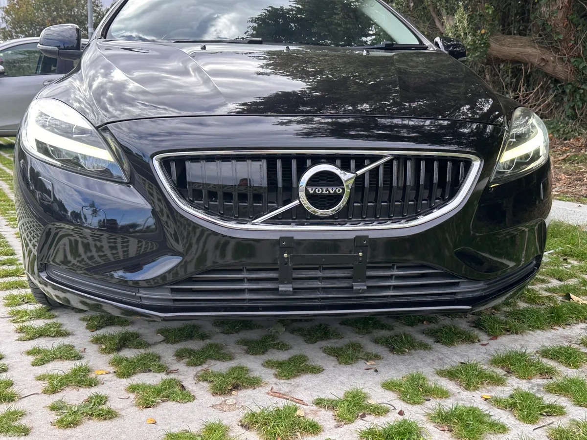 Volvo V40 Hatchback, Diesel, 2018, Black