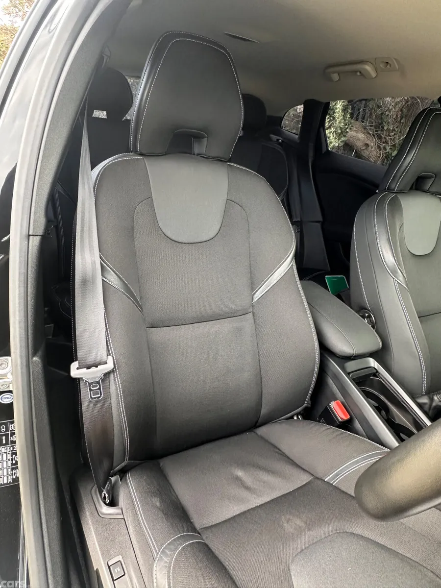 Volvo V40 Hatchback, Diesel, 2018, Black