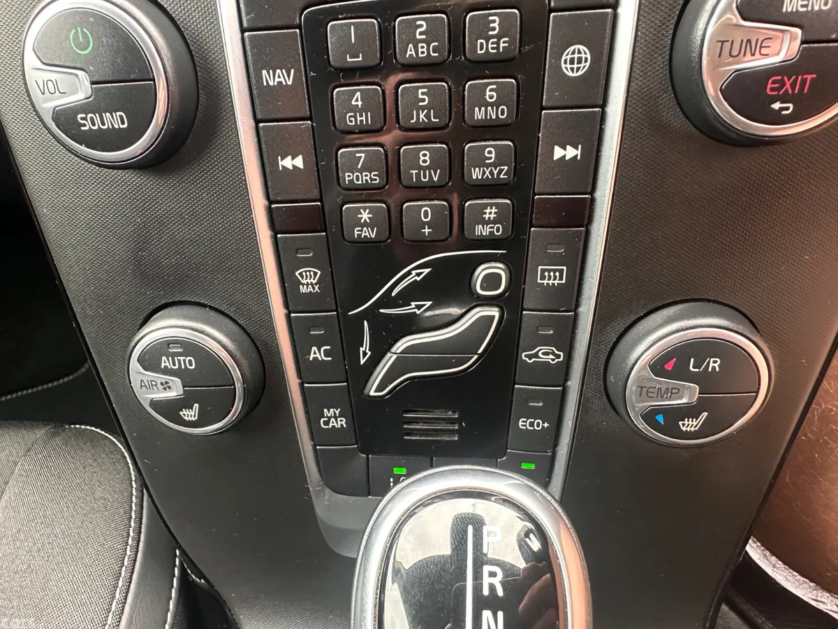 Volvo V40 Hatchback, Diesel, 2018, Black