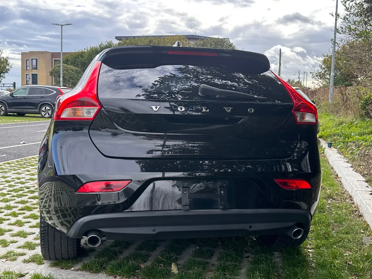 Volvo V40 Hatchback, Diesel, 2018, Black