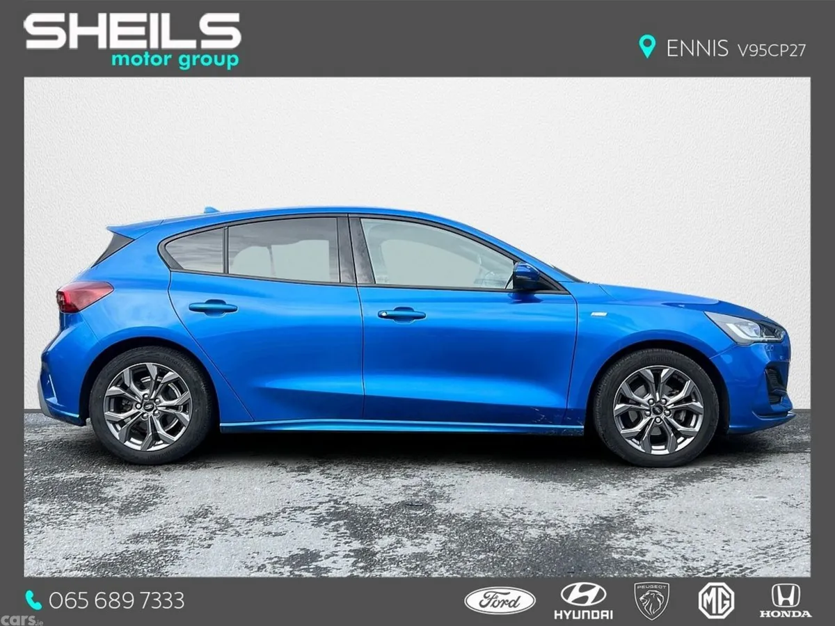Ford Focus Hatchback, Petrol Hybrid, 2023, Blue