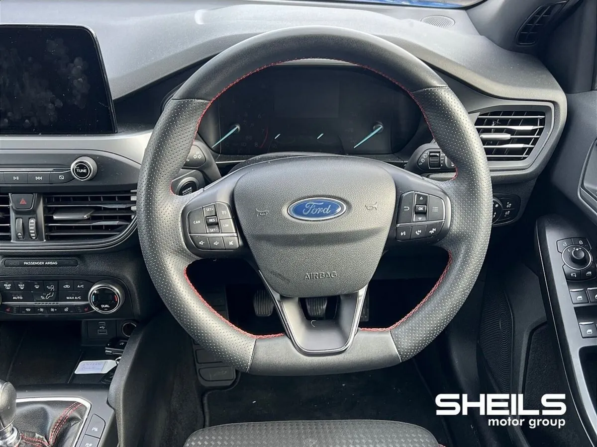 Ford Focus Hatchback, Petrol Hybrid, 2023, Blue